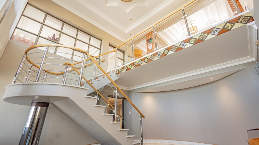7 Bedroom Property for Sale in Plattekloof Western Cape